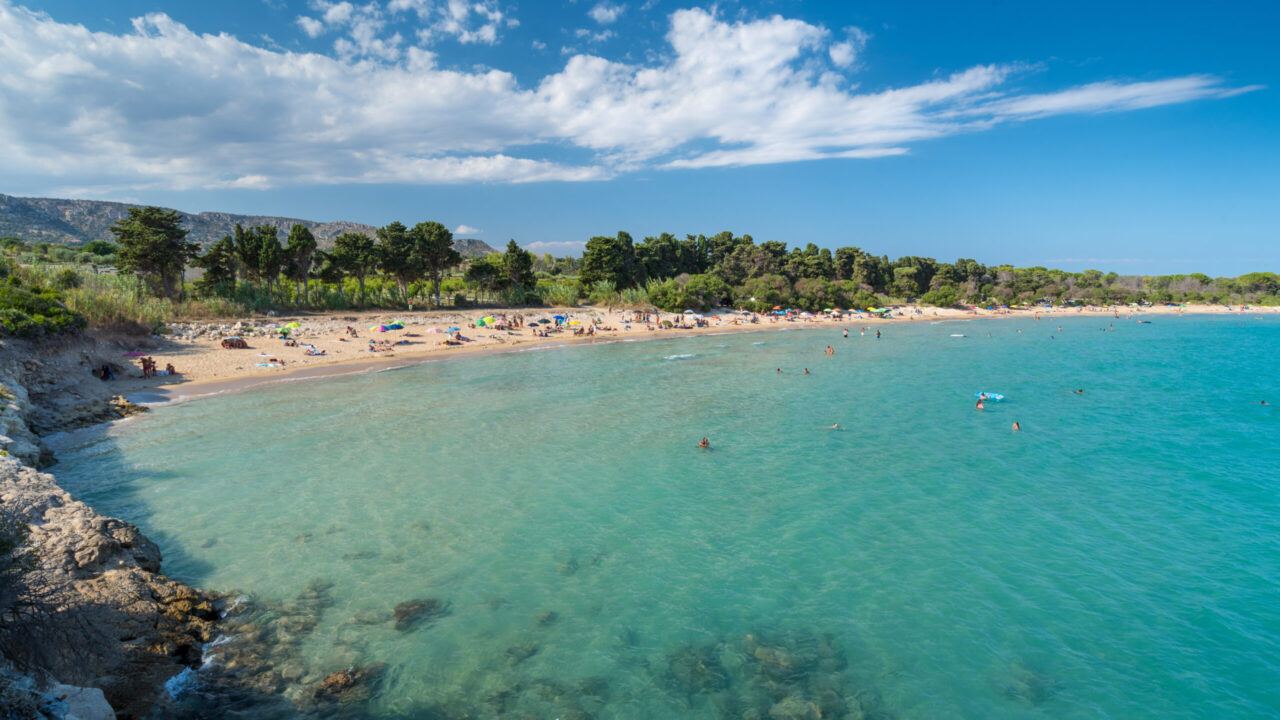 Oasi Gelsomineto — dzika plaża w rezerwacie przyrody