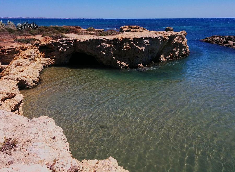 Punta Cirica — malownicze skaliste wybrzeże