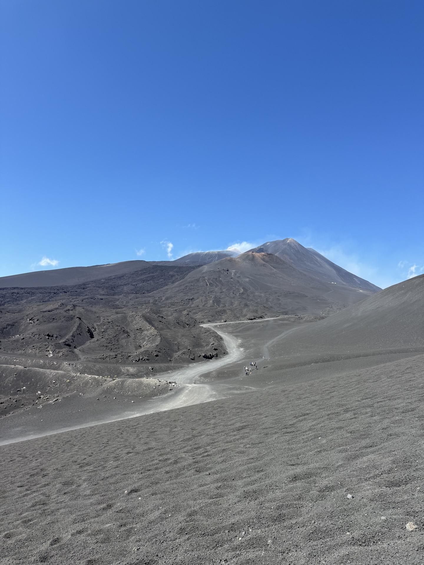 Wulkan Etna o zachodzie słońca