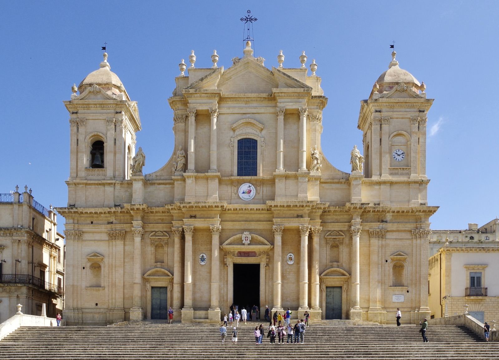 Barokowa architektura Noto z fasadami ze złotego wapienia