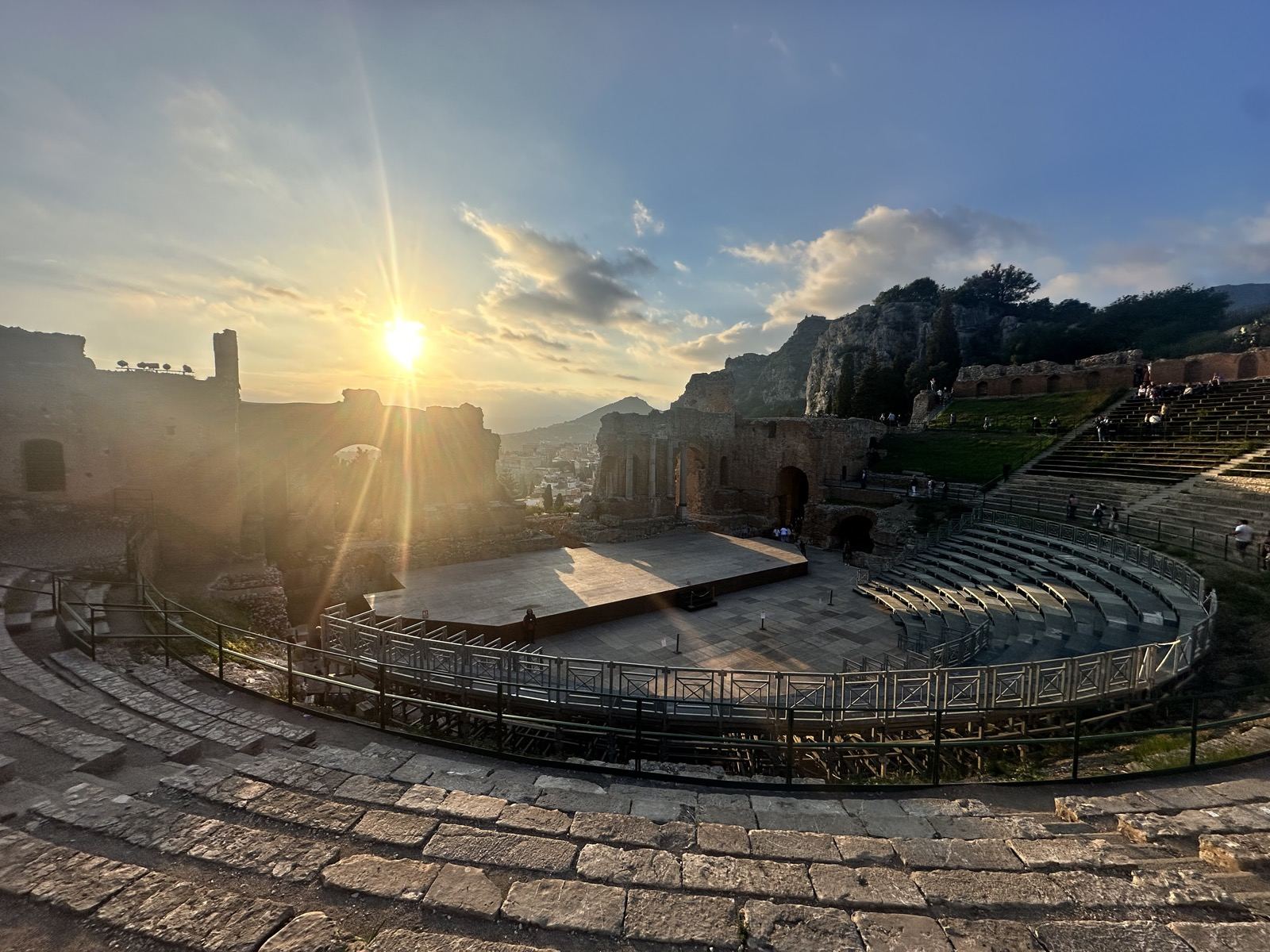 Taormina — wzgórze z Teatrem Greckim i Etną w tle